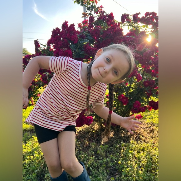 🌷Meet your Posher🌷 Yvonne - Picture 1 of 15